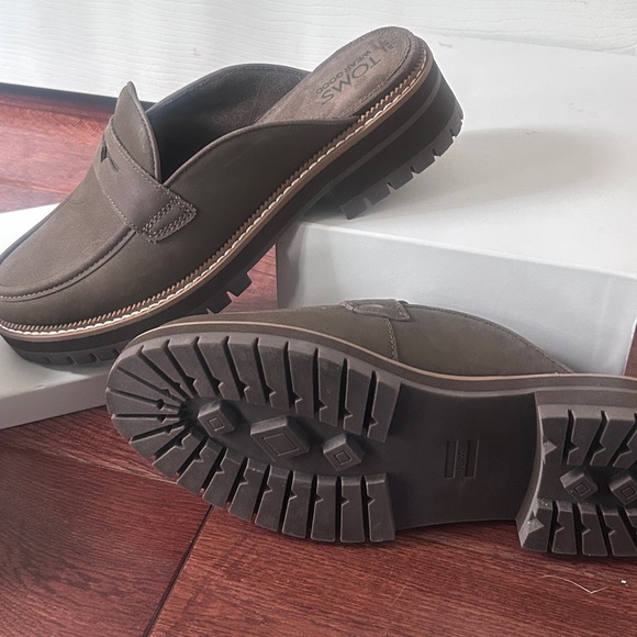 Toms Brown Penny Strap Mule Clogs - Picture 2 of 4